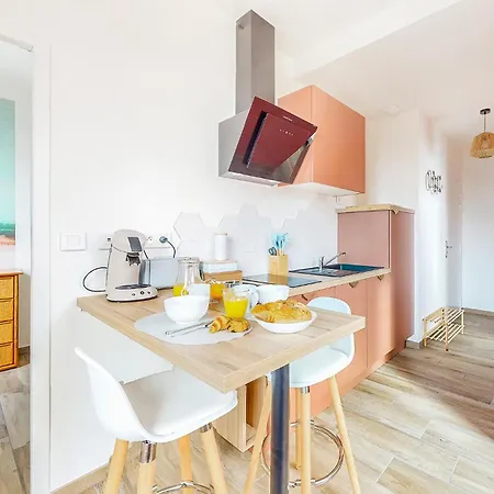 1 Bedroom Stunning Apartment In Melrand Exterior photo